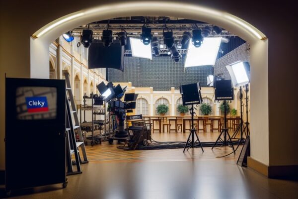Tajemství televizních show: Co se skrývá za kulisy?
