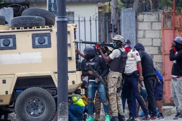 Ministerstvo zahraničí vydává bezpečnostní varování kvůli střelbě u americké ambasády na Haiti