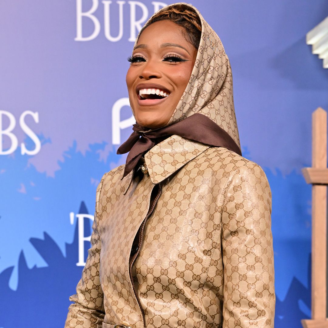 Keke Palmer se oblékla do Gucci log od hlavy až k patě na tiskové turné ‚The Burbs‘