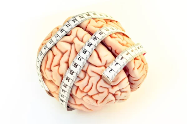 Vědci objevili stopu k evoluci lidského mozku v délce prstů