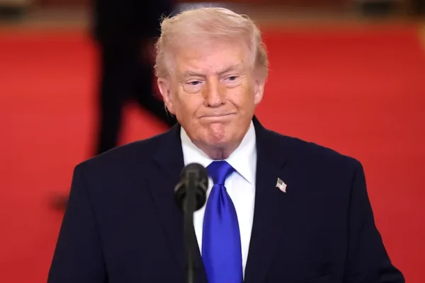 Trump preferuje diplomacii vůči Íránu, ale je připraven použít sílu