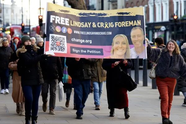 Syn britského páru zadržovaného v Íránu se cítí zklamán vedením Starmera ohledně uvěznění rodičů během války