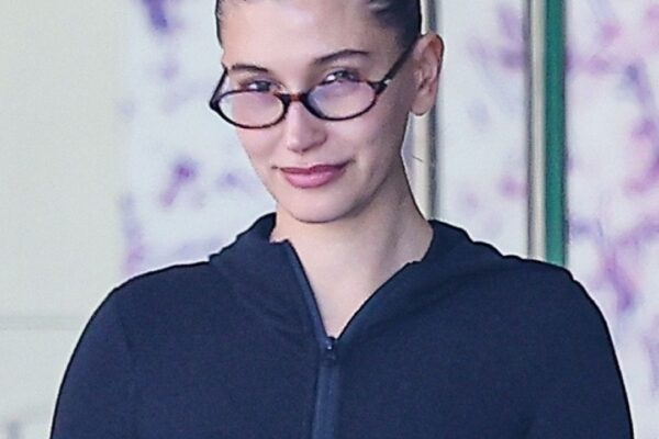 Tepláky jako klíč k novému trendu athleisure – zeptejte se Hailey Bieber