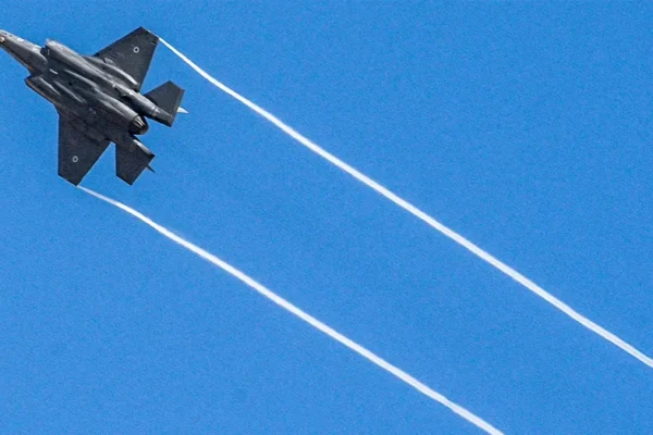 Izrael tvrdí, že stíhačka sestřelila íránské letadlo, první sestřel svého druhu