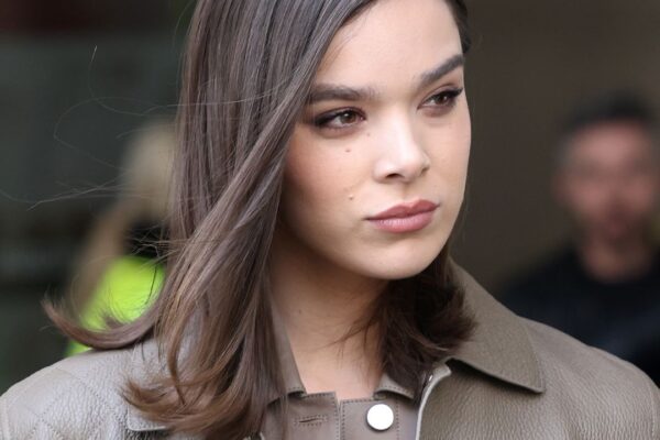 Stylové budoucí maminky už jsou věrné nejjednoduššímu trendu šatů jara 2026