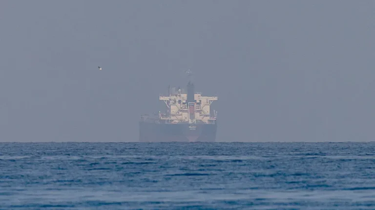 Írán blokuje Hormuzský průliv s poplatkem 2 miliony dolarů za tanker, režim ohrožuje globální dodávky ropy