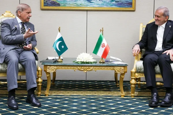 Íránský konflikt testuje Pákistán uprostřed vlastních hraničních střetů, Islamabad navržen jako místo pro rozhovory USA-Teherán