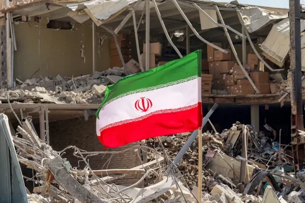 Írán popravuje lidi, včetně teenagerů, oběšením