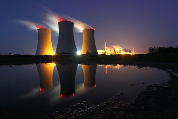 Dukovany plánují osmdesátiletý provoz, ČEZ posiluje svou pozici