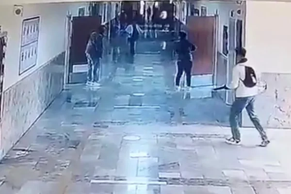 Střelba na střední škole v Turecku: Zraněno nejméně 16 osob