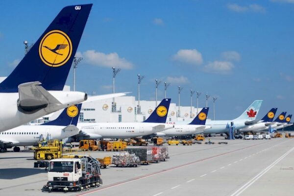 Chaos na německých letištích: Lufthansa ruší stovky letů