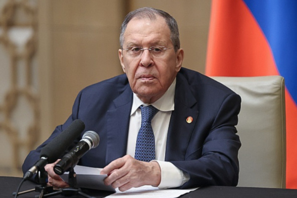 Lavrov: Írán má nezcizitelné právo obohacovat uran, navzdory Trumpovým požadavkům