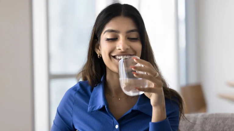 Může perlivá voda podpořit metabolismus a pomoci při hubnutí?