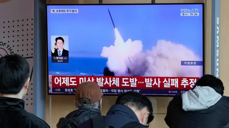 Severní Korea odpaluje rakety směrem k moři po zesměšnění nadějí Jihu na lepší vztahy