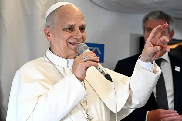 Papež Leo říká, že poznámky o světě ‚zpustošeném hrstkou tyranů‘ nebyly mířeny na Trumpa: zpráva
