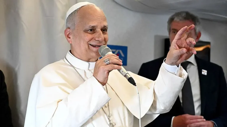 Papež Leo říká, že poznámky o světě ‚zpustošeném hrstkou tyranů‘ nebyly mířeny na Trumpa: zpráva