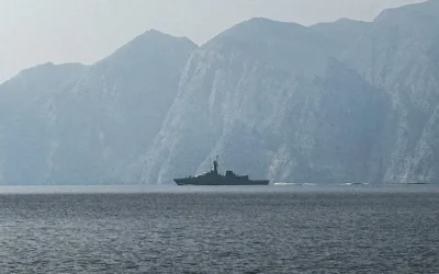 Írán přesouvá 20 milionů barelů ropy přes ‚temnou‘ síť, obchází americkou blokádu přístavů