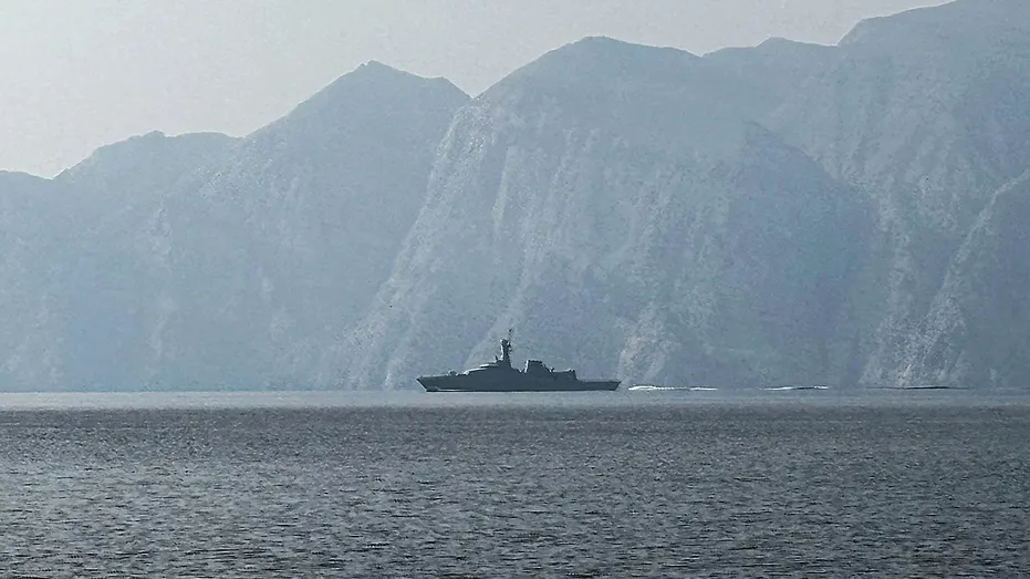 Írán přesouvá 20 milionů barelů ropy přes ‚temnou‘ síť, obchází americkou blokádu přístavů