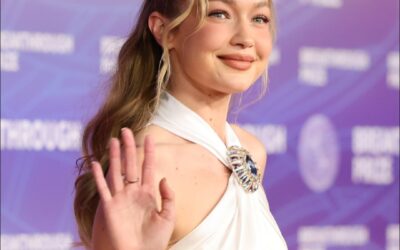 Gigi Hadid oživuje nostalgický trend šatů na červeném koberci