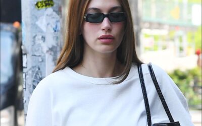 Hailey Bieber napodobuje Bellu Hadid v populárním jarním denimovém trendu 2026