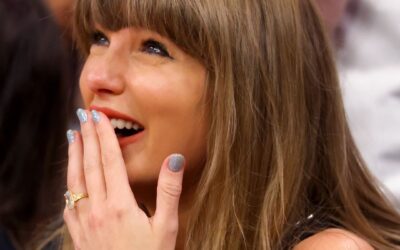 Vymění Taylor Swift svůj vzhled na červeném koberci American Music Awards 2026 za outfit na zápas Knicks vs. Cavaliers?