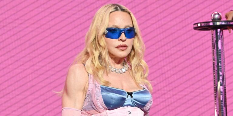 Madonna překvapila koncertem na Times Square v kostýmu od Dolce & Gabbana