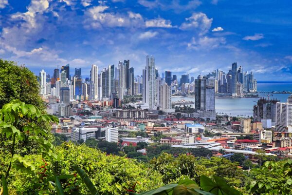 Panama: Strategická křižovatka
