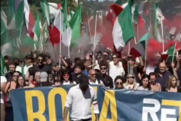 Itálie: Tisíce protestujících