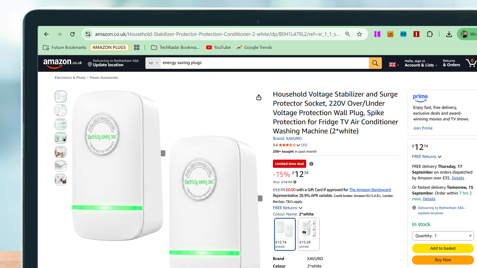Obrazovka notebooku zobrazující nabídku ekologické zásuvky na Amazonu