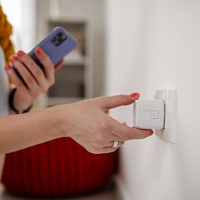 Amazon stále prodává falešné 'energeticky úsporné' zásuvky, které představují vážné riziko požáru