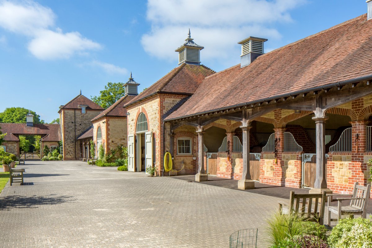 Vnitřní jezdecká aréna v Medstead Grange