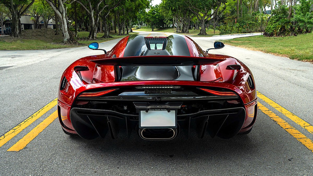 Zadní pohled na Koenigsegg Regera