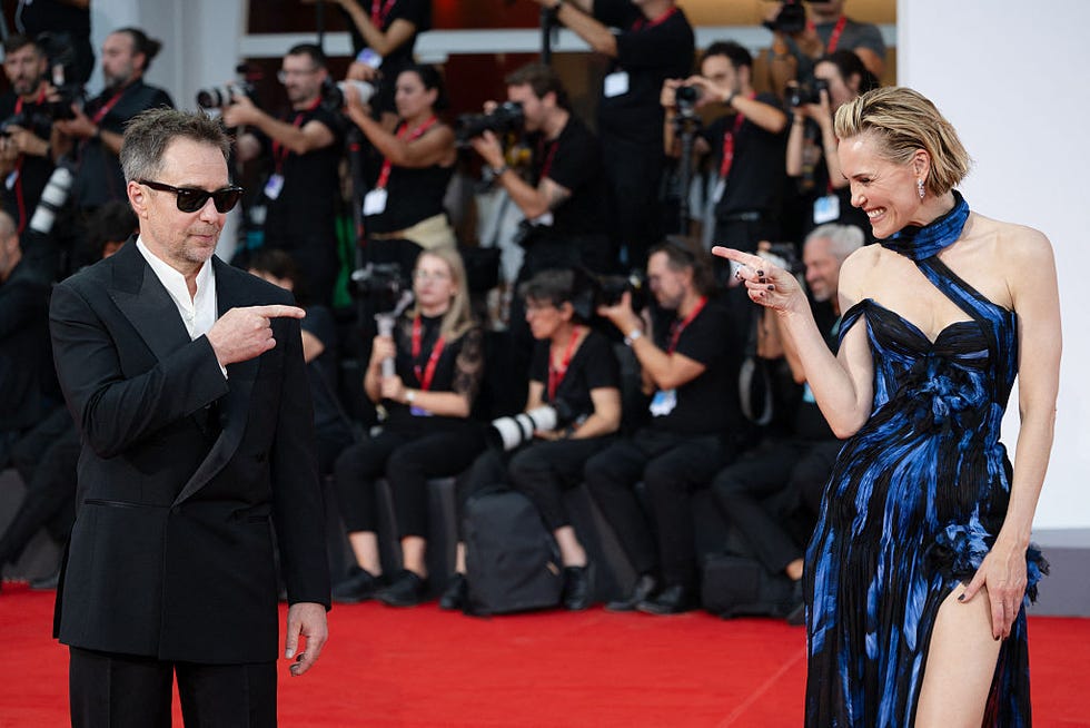 Sam Rockwell a Leslie Bibb na červeném koberci filmu Wild Horse Nine během 83. Benátského mezinárodního filmového festivalu v Benátkách, Itálie, 2026