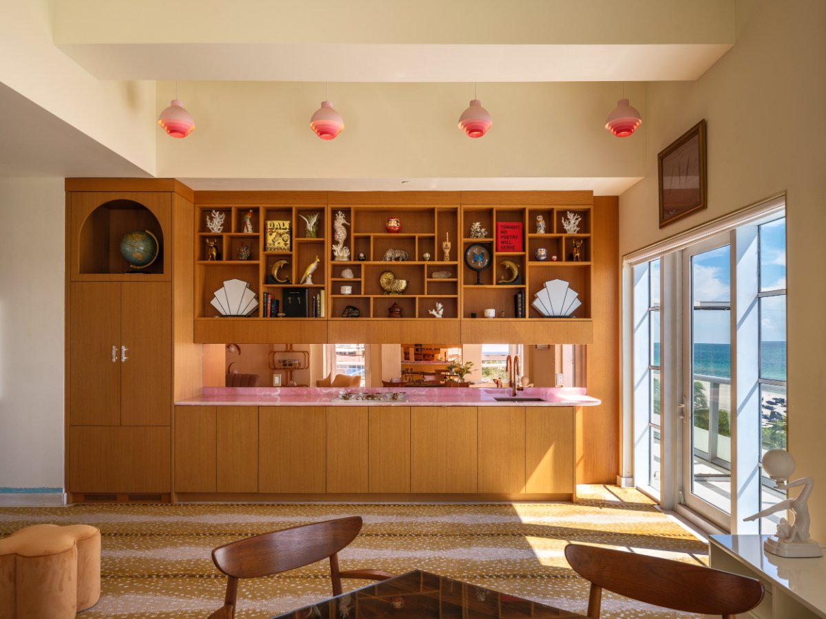 Interiér penthousu s vintage nábytkem