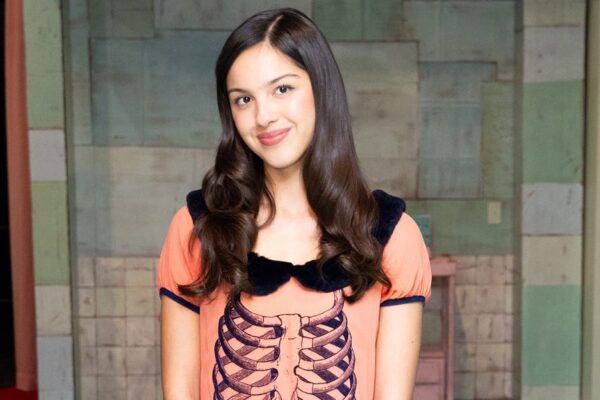 Olivia Rodrigo oslavuje