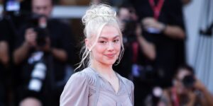 Phoebe Bridgers okouzluje