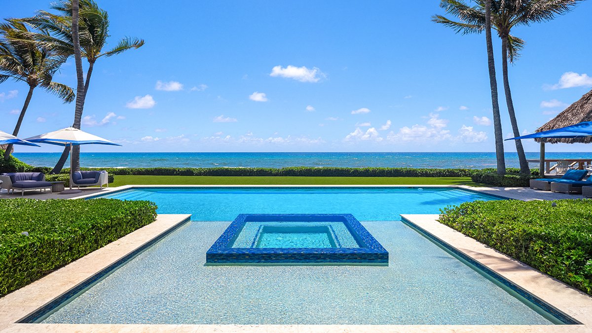Bazén v 6161 North Ocean Boulevard