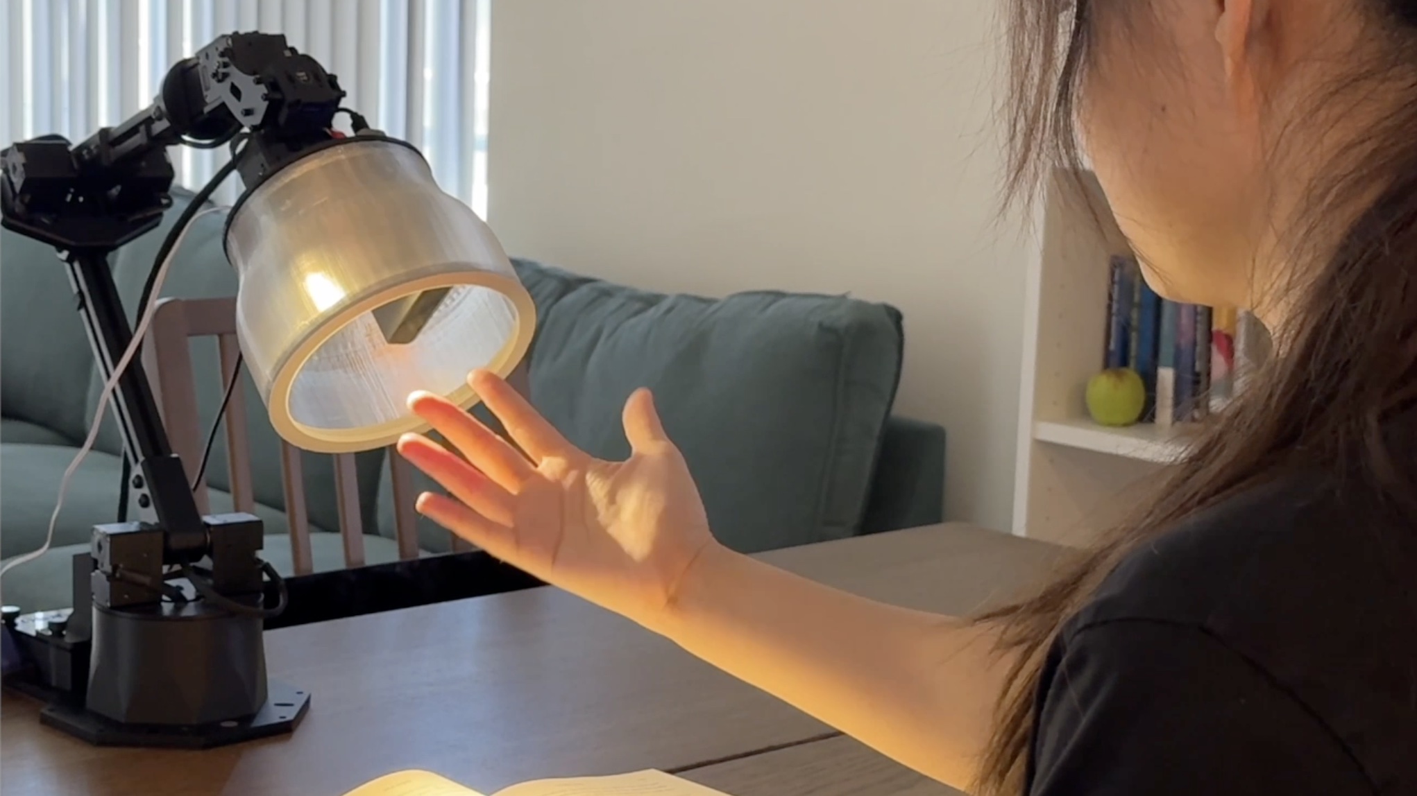 Prototyp robotické lampy od Apple