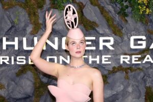 Elle Fanning a její baletní transformace na červeném koberci
