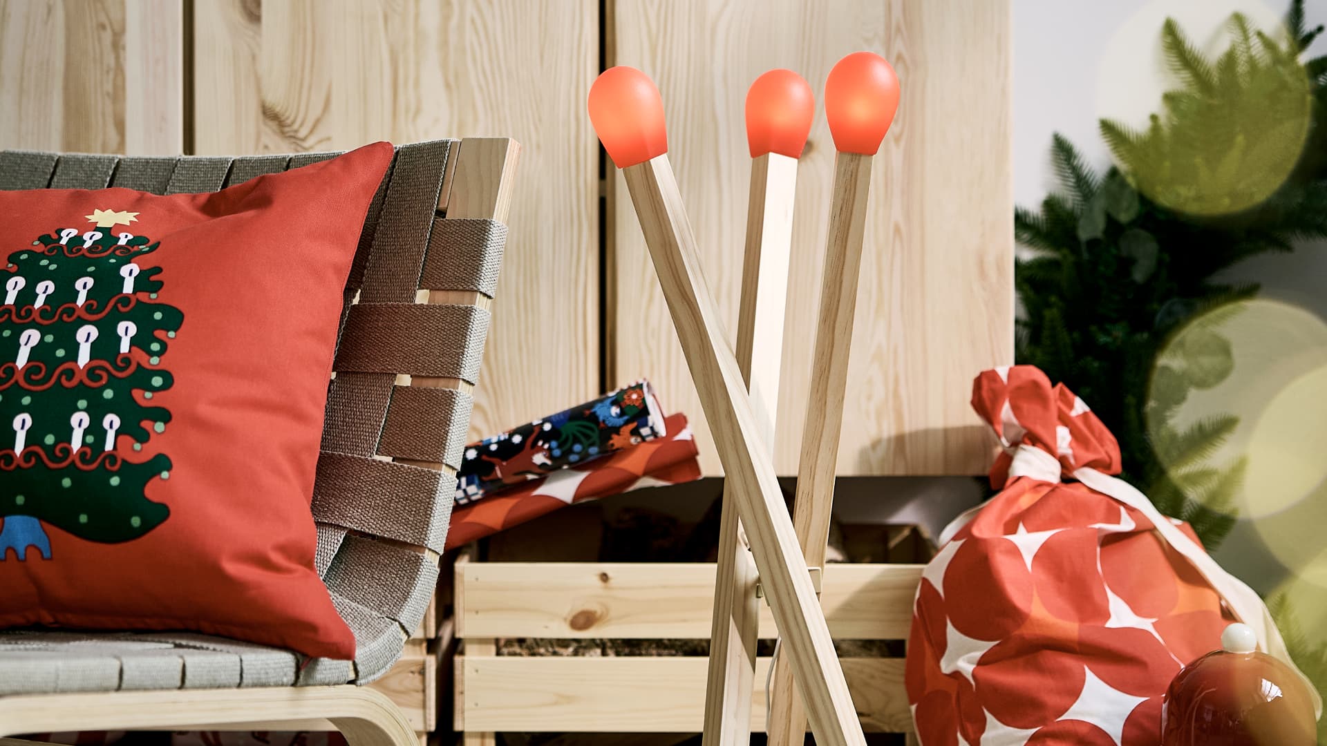 IKEA STRÅLA lampa ve tvaru zápalek