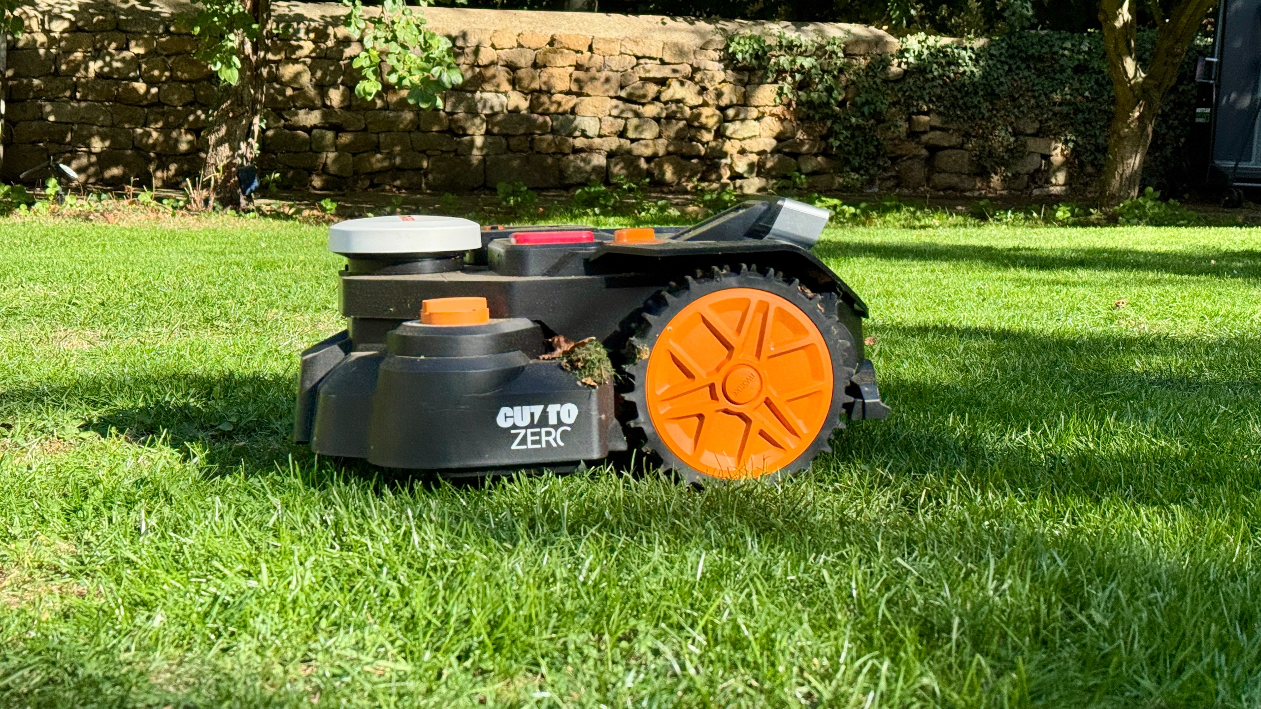 Worx Landroid Vision Cloud WR306E při testování