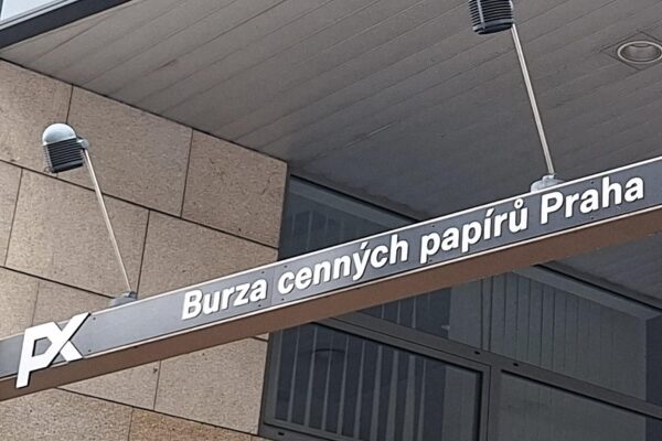 burza Praze potýká