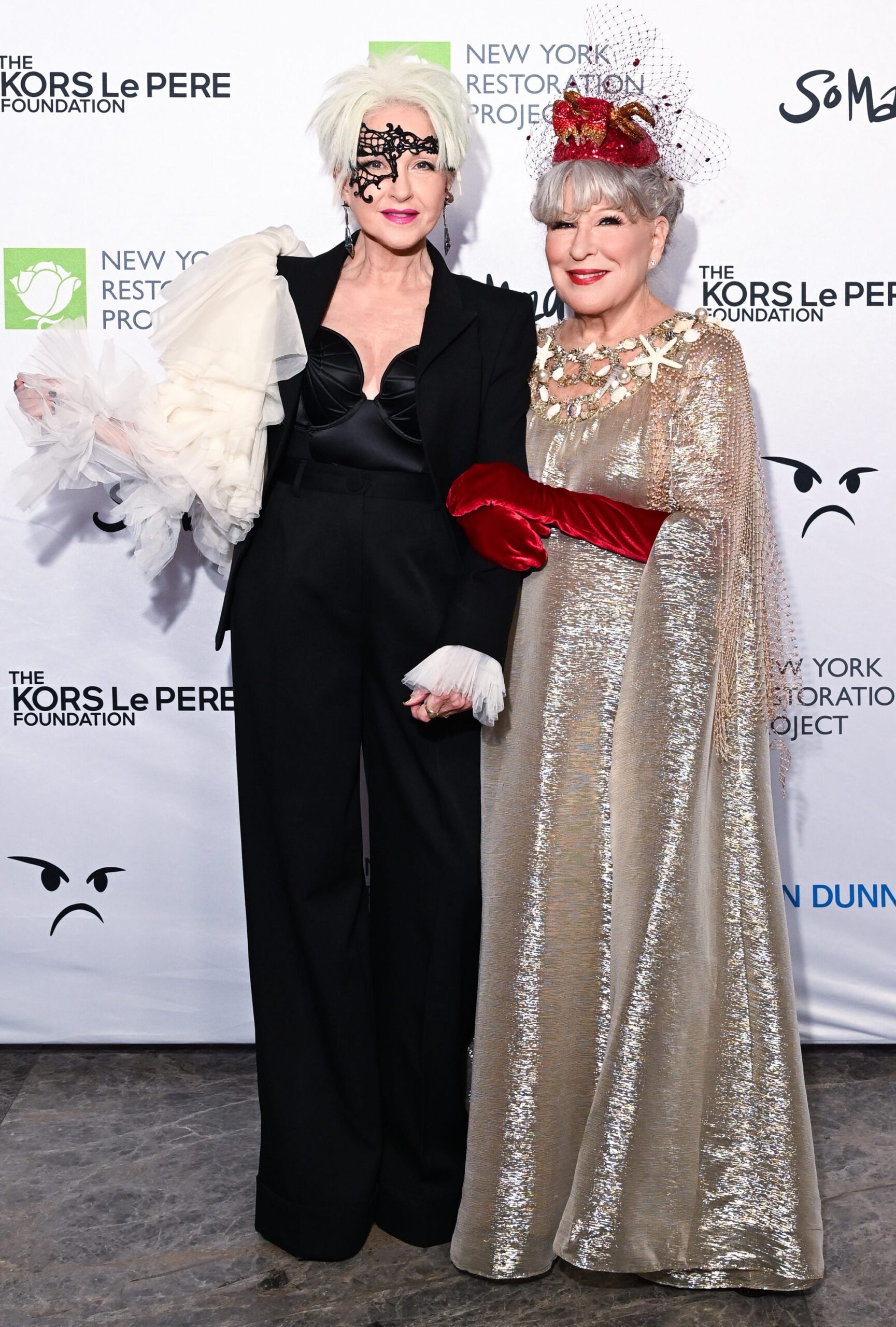 Cyndi Lauper a Bette Midler na Hulaween gala