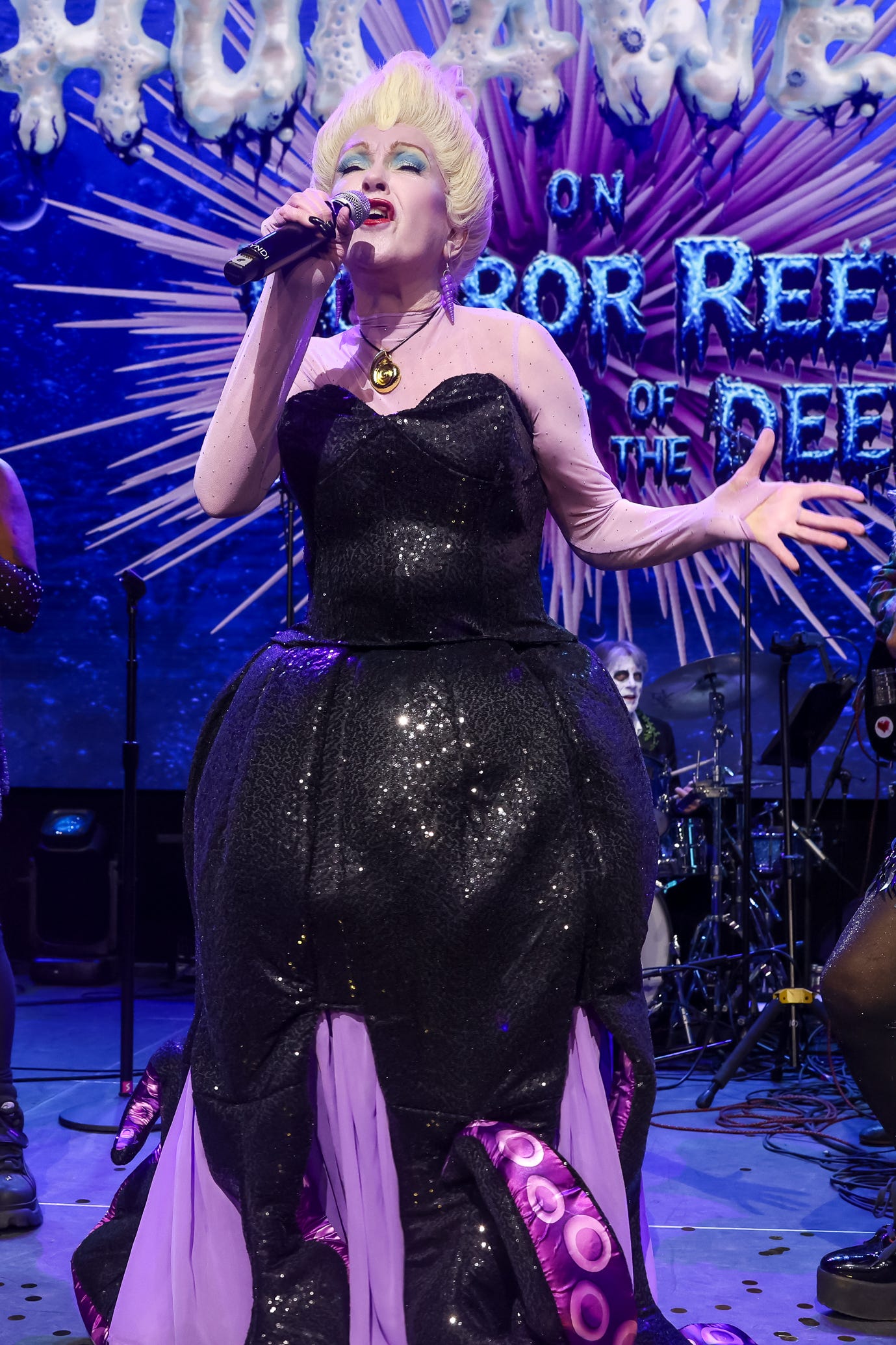 Cyndi Lauper jako Ursula