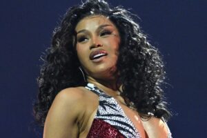 Od Bronxských ulic k módní ikoně: Cardi B a její odvážné módní momenty