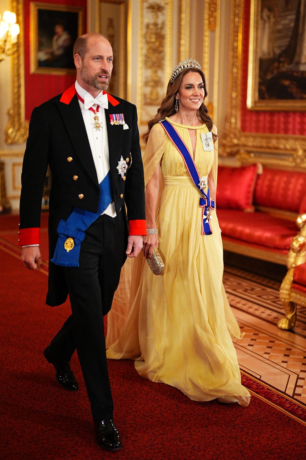 Princezna Kate na státní večeři v žluté róbě od Elie Saab